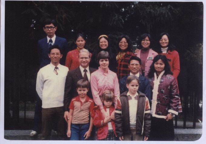 本地傳教士與麥會長家庭合照 Taiwan Missionaries 1980