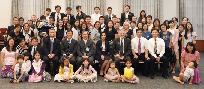 Pres. and Sis. Blickenstaff and members
康會長和教會成員合照