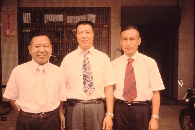 1976會長團，中間是張會長，左一為王志壯會長