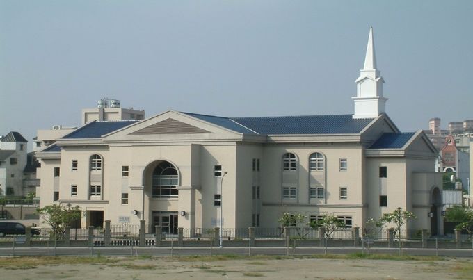 圓山教堂 –  2004年落成，2005年奉獻
高雄市鳥松區大華村德華街2號